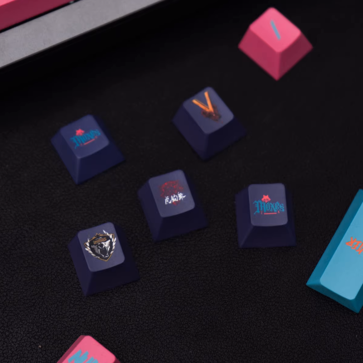 Cherry Profile Dye-Sub PBT Keycap Set - Cyberpunk Pink
